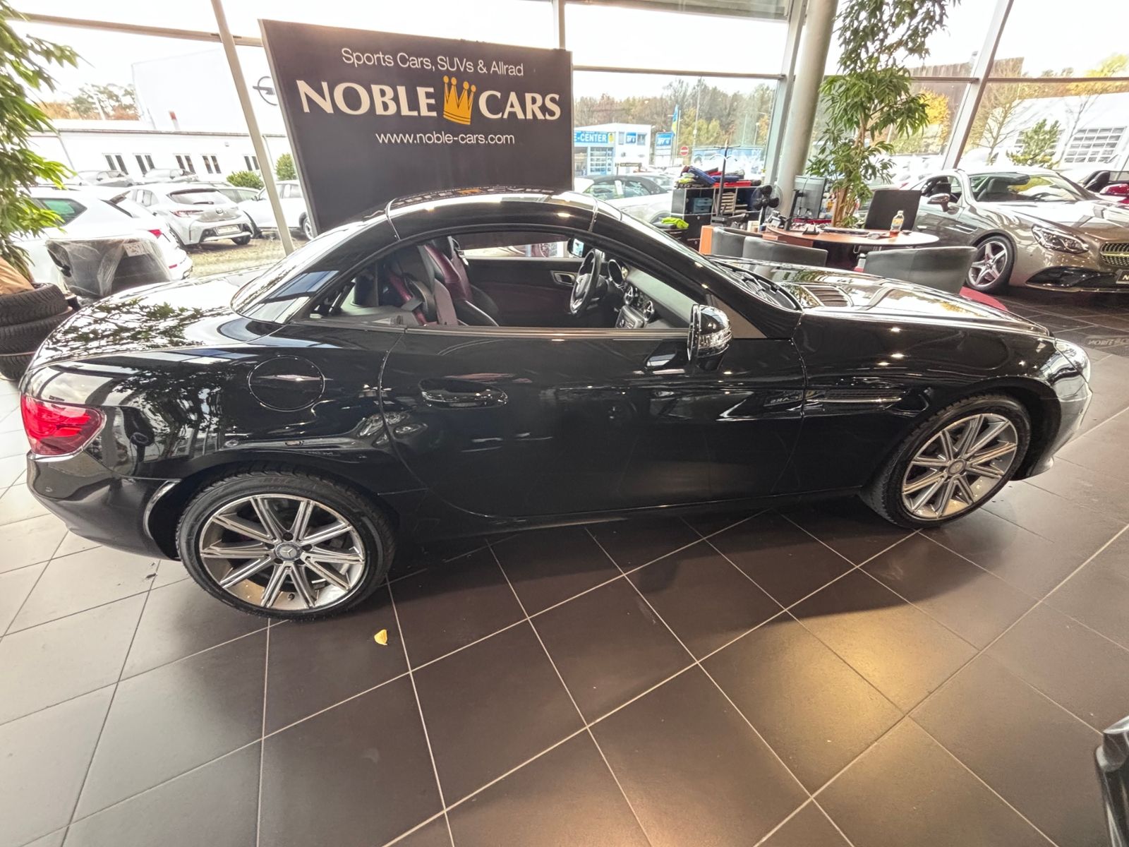 Fahrzeugabbildung Mercedes-Benz SLC 300 9G-Tronic LED NAVI ALU