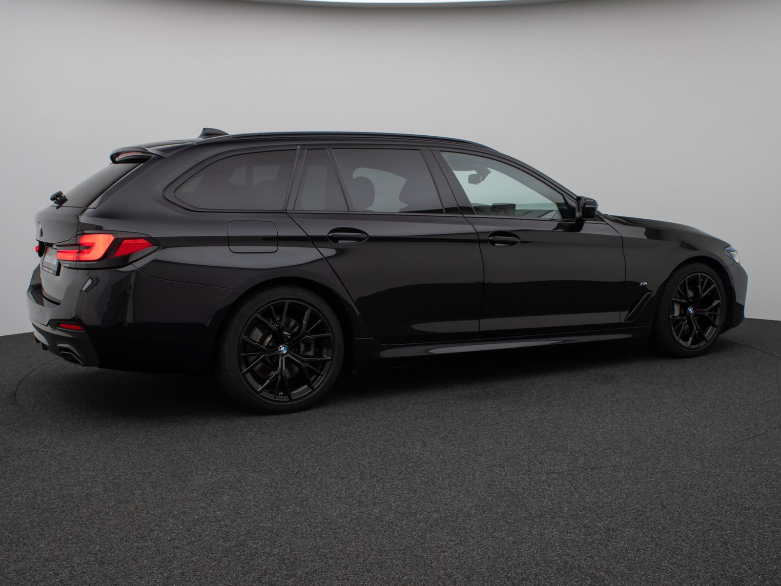 Fahrzeugabbildung BMW 530d M Sport Panorama Kamera Laser HUD DAB HiFi