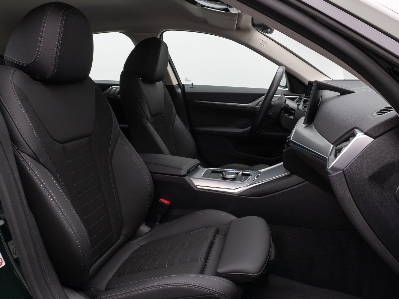 Fahrzeugabbildung BMW i4 eD40 Gran Coupè Kamera DAB HUD Alarm Komfort