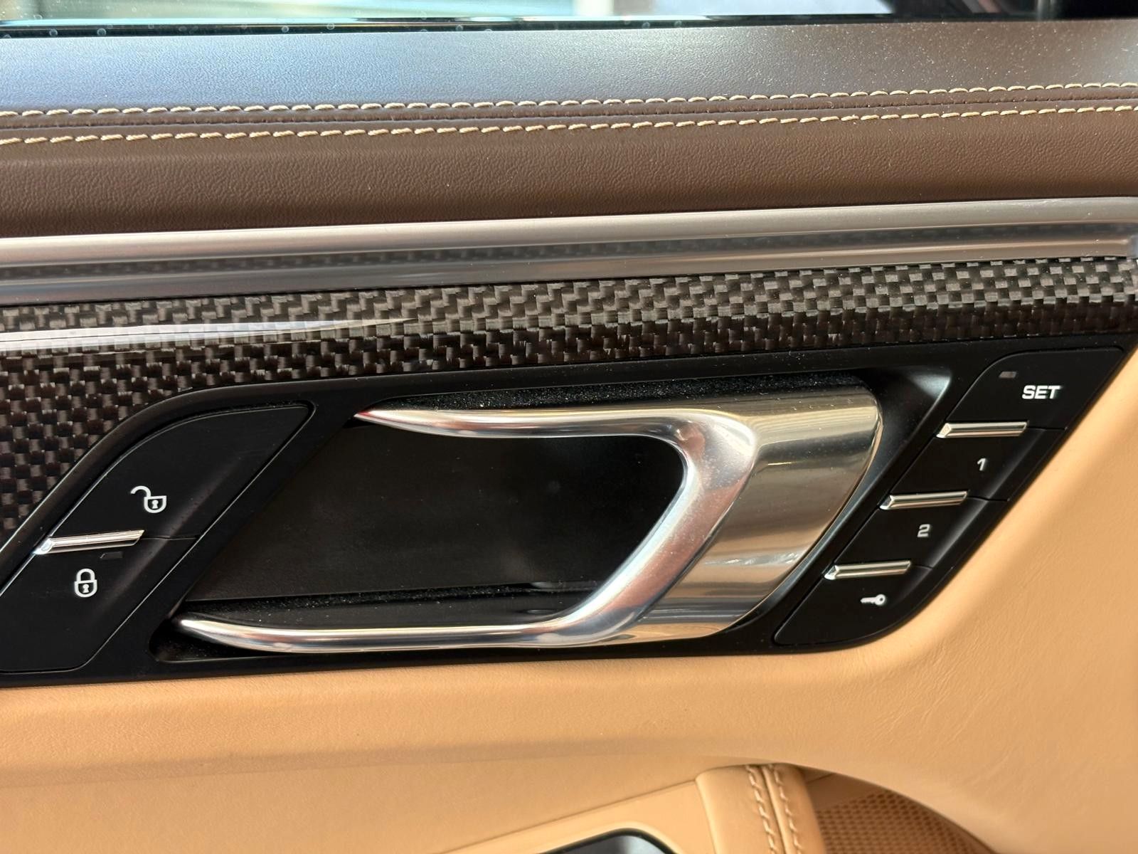 Fahrzeugabbildung Porsche Macan Turbo Scheckheft Porsche Leder exklusive