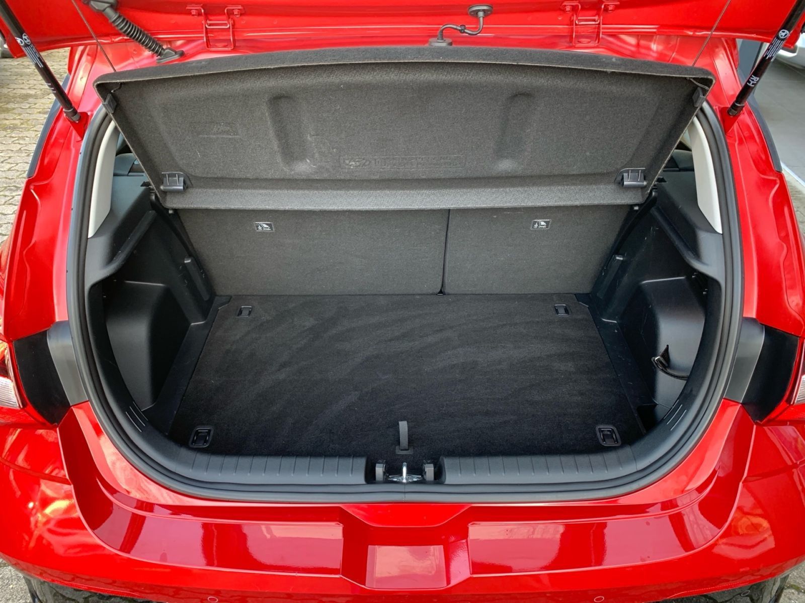 Fahrzeugabbildung Hyundai i20 1.0 T-GDI 7-DCT Trend Navi Allwetter