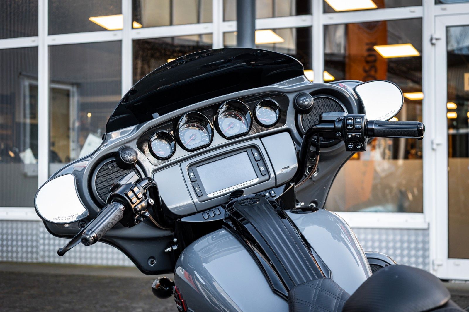 Fahrzeugabbildung Harley-Davidson FLHXSE CVO STREET GLIDE 117 cui - Jekill -