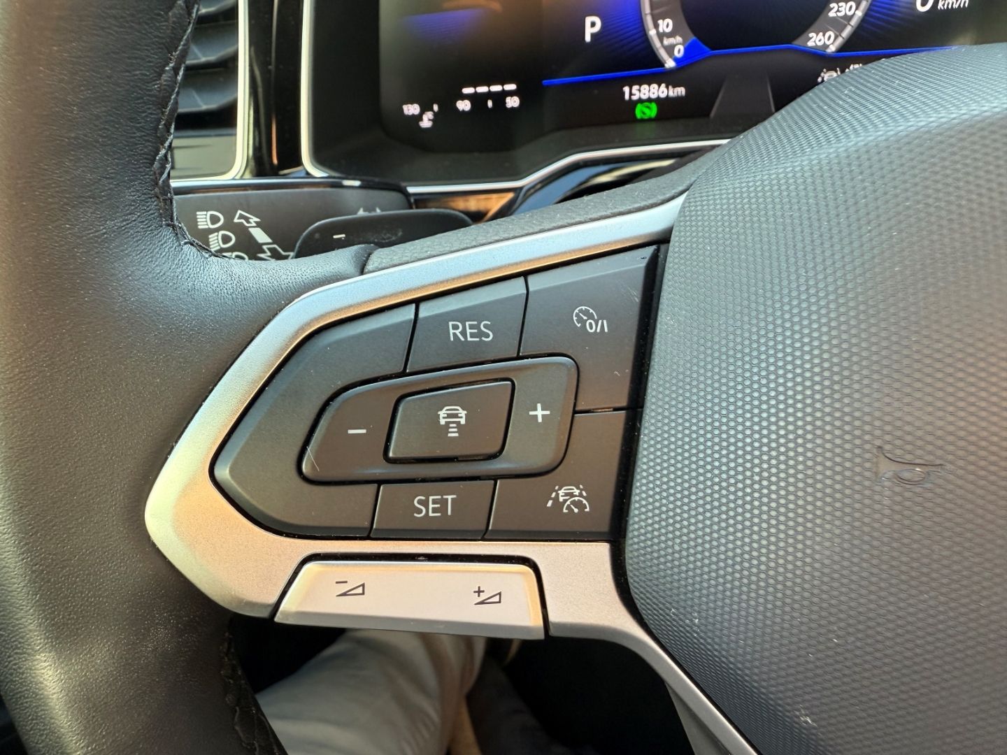 VW Polo VI 1.0 TSI EU6e R-Line RFK SHZ Carplay Alu - Image 17