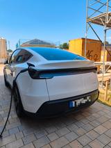 Tesla Model Y Juniper Long Range RWD Premium - Tesla Gebrauchtwagen von 2025