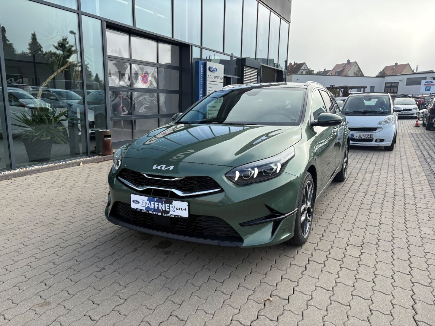 Fahrzeugabbildung Kia Ceed_sw Platinum Edition 1.5 T-GDI P4 TotWinkAss