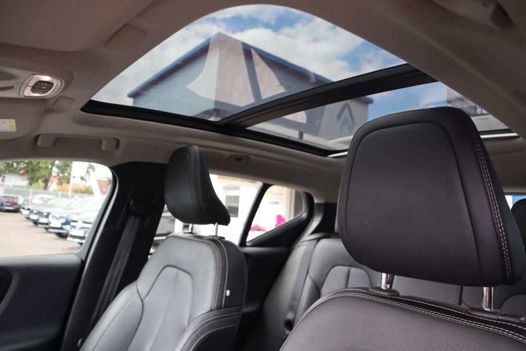 Volvo XC40 T3 Momentum|NAVI|PANO|SHZG|LED|LEDER|