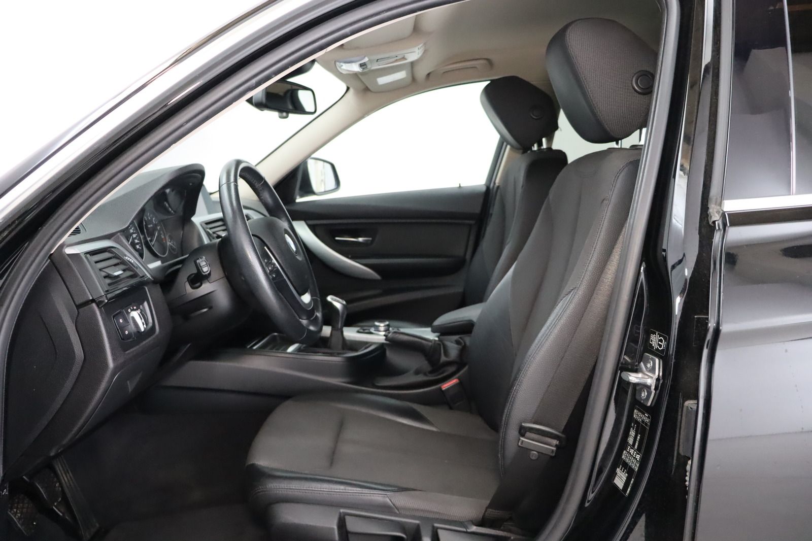 Fahrzeugabbildung BMW 316 i Modern Line * Bi-Xenon * Navi