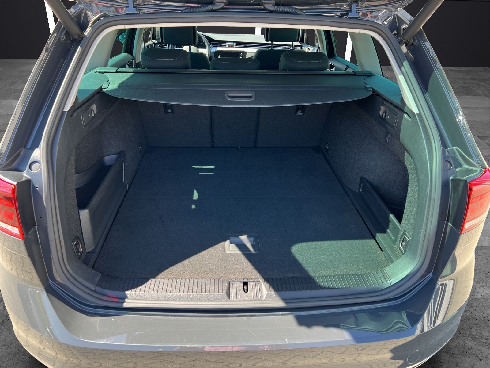 Fahrzeugabbildung Volkswagen Passat Variant GTE LED Navi ACC RFK SH LM