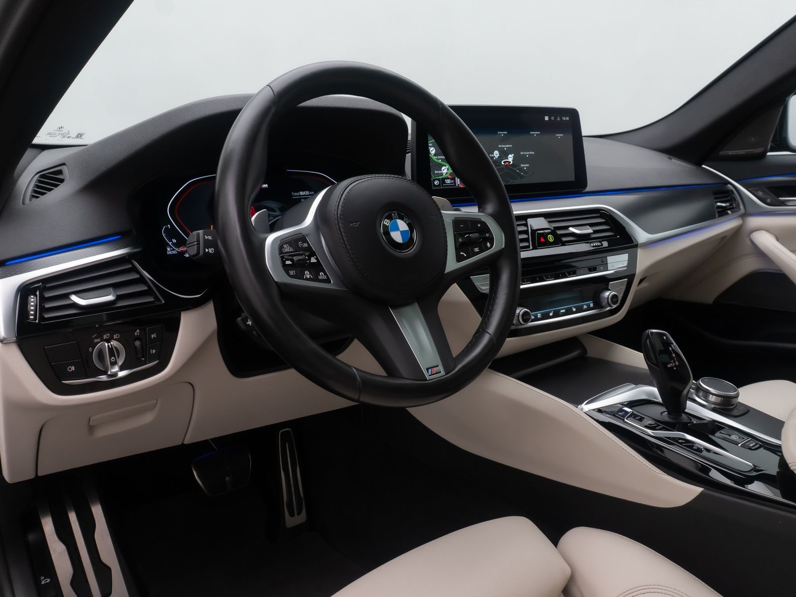 Fahrzeugabbildung BMW 540d xD M Sport 360° HUD DAB H/K Panorama 20Zoll