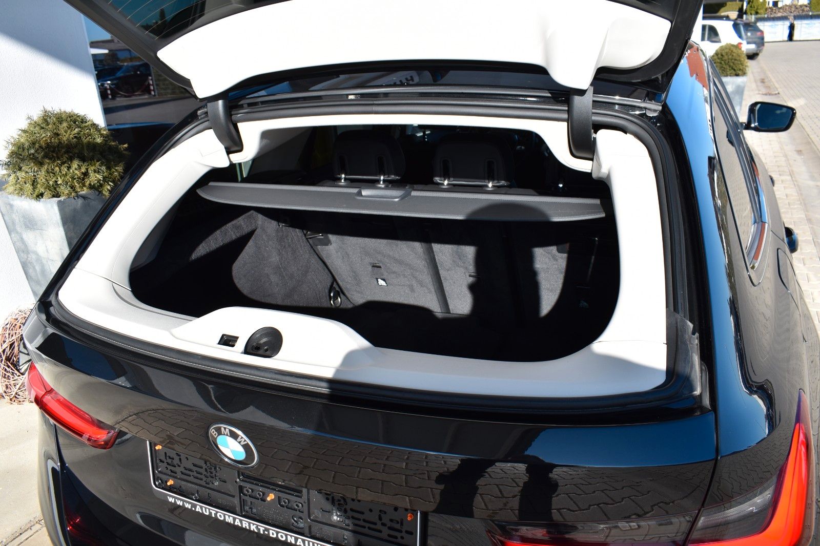 BMW 320d Touring Aut. Sport Line Navi AHK Kamera foto 15