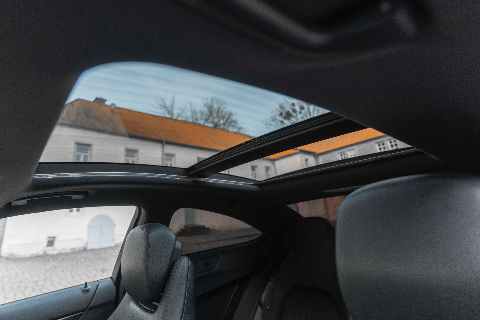 Fahrzeugabbildung Mercedes-Benz C 63 AMG Coupé Bixenon Kam Nav Pano Harman
