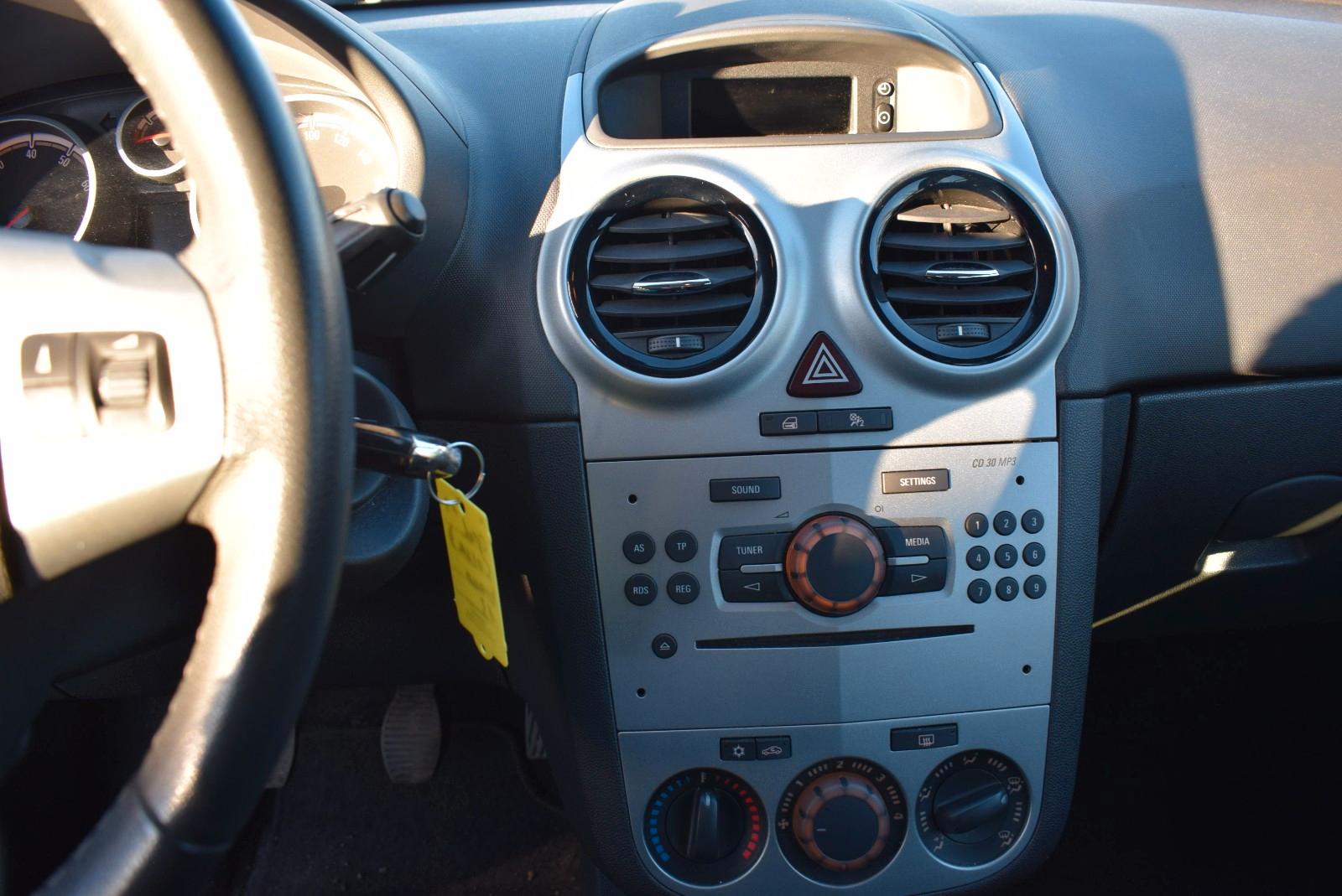 Opel Corsa 2013 — photo 13
