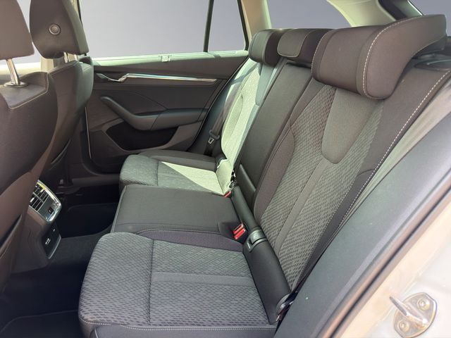 Octavia 2.0 TDI DPF Selection Plus DSG HUD LED