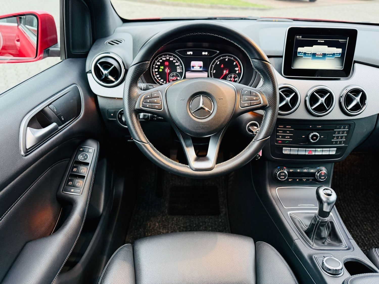 Fahrzeugabbildung Mercedes-Benz B 180 d URBAN, Tempomat, Kindersitze, PTS, SHZ,