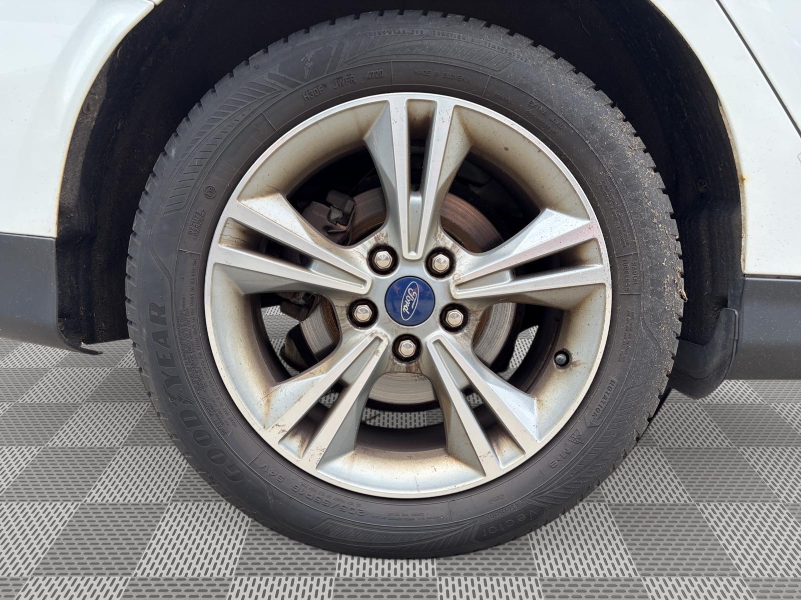 Ford Focus 2013 — photo 32
