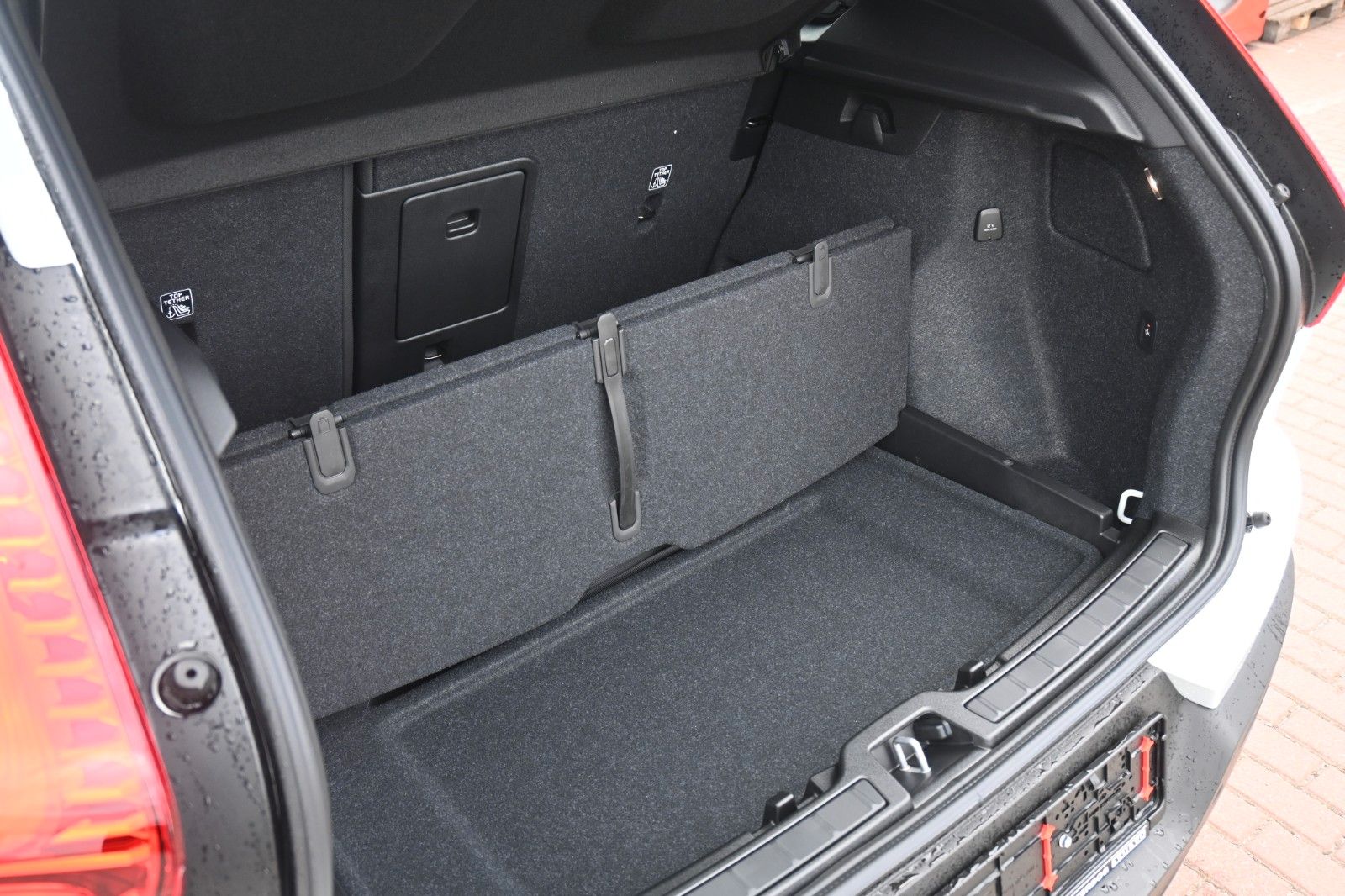 Fahrzeugabbildung Volvo XC40 B4 DKG Ultra Dark*PANO*360°*ACC*AHK