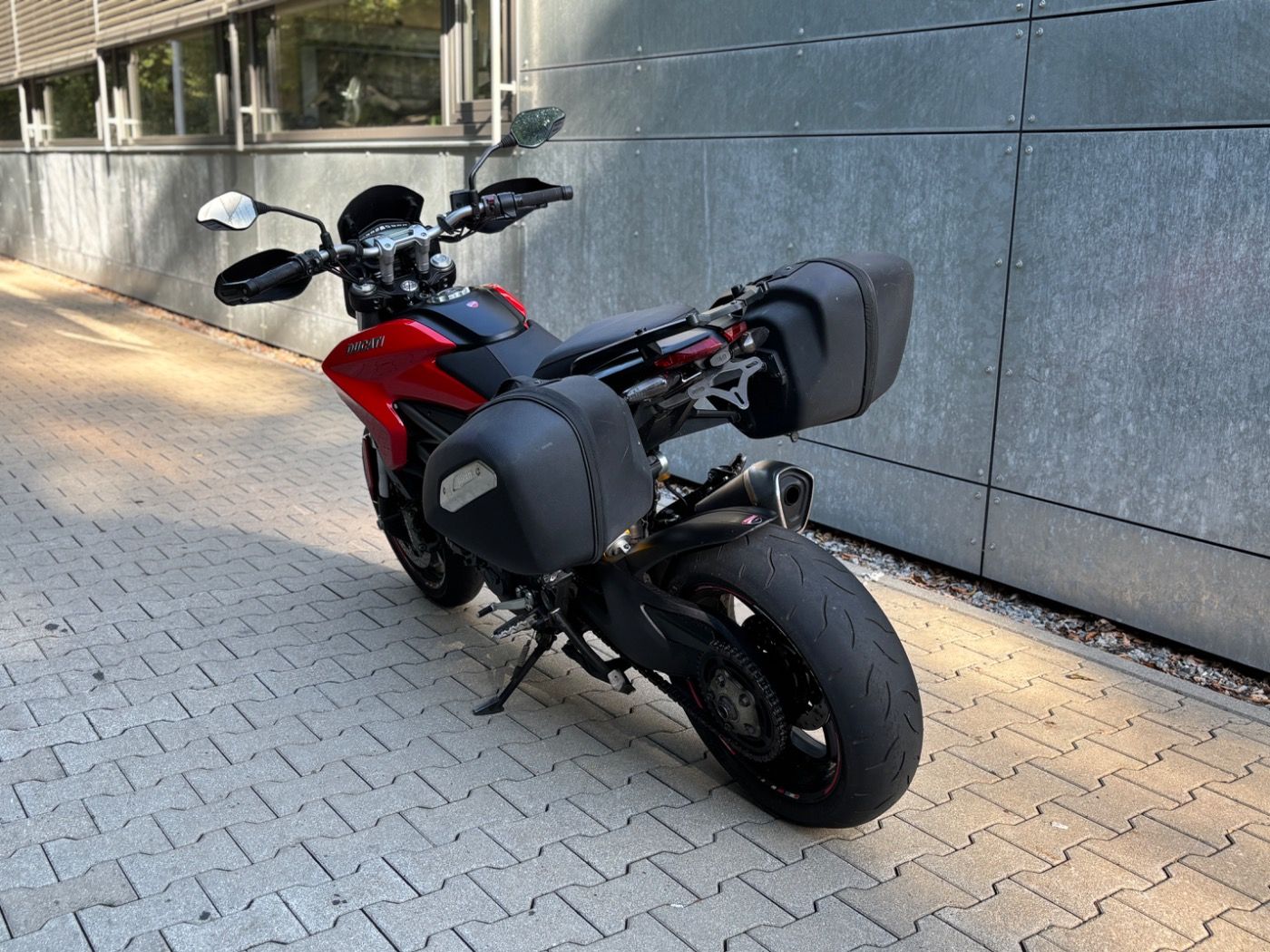 Fahrzeugabbildung Ducati Hyperstrada 821