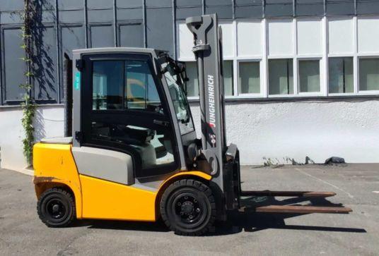 Jungheinrich DFG425 5.5m/ 610 std/ 4v