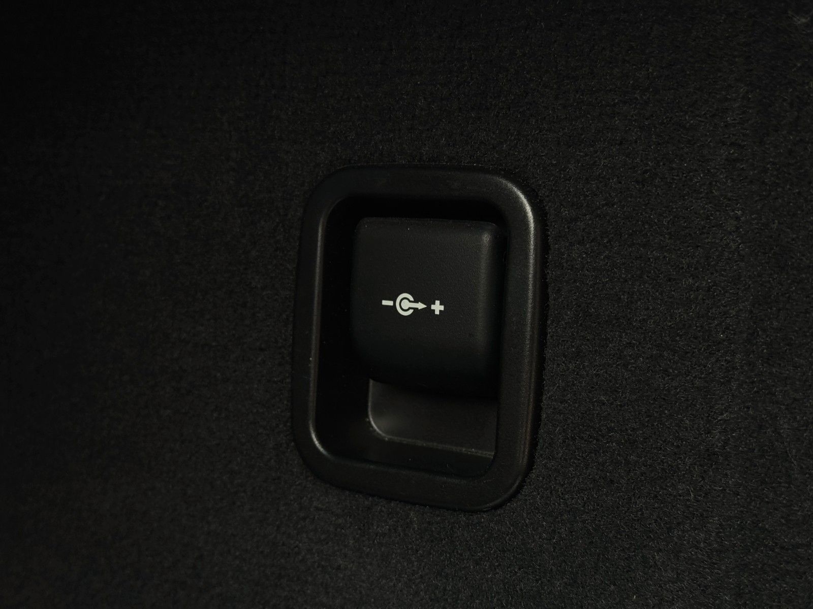 Fahrzeugabbildung BMW X6 xDrive Schiebedach/AHK/360°/M-Paket/H&K