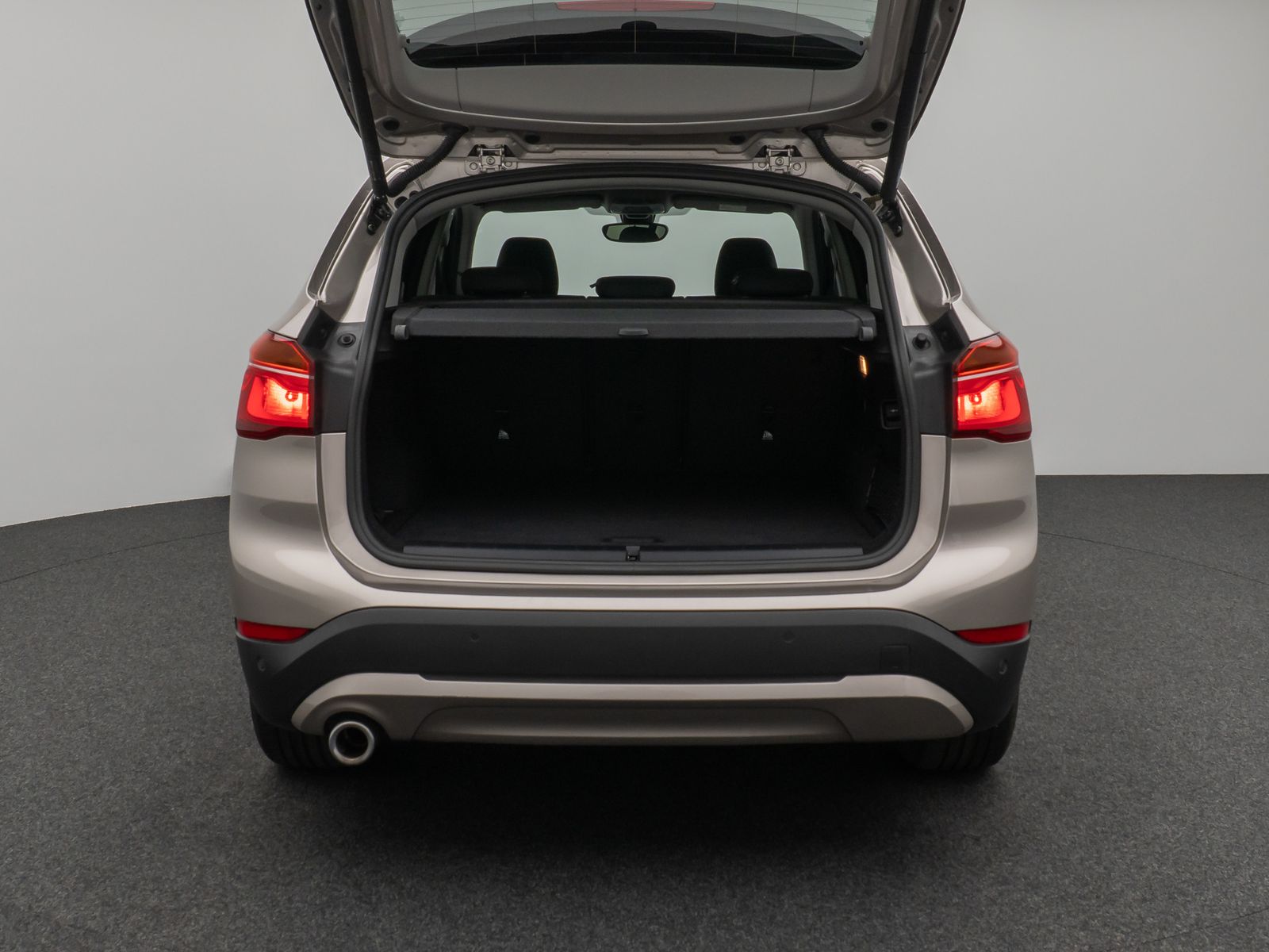Fahrzeugabbildung BMW X1 xD25e  DAB Navi Lordos Geschwindigkeitsreg