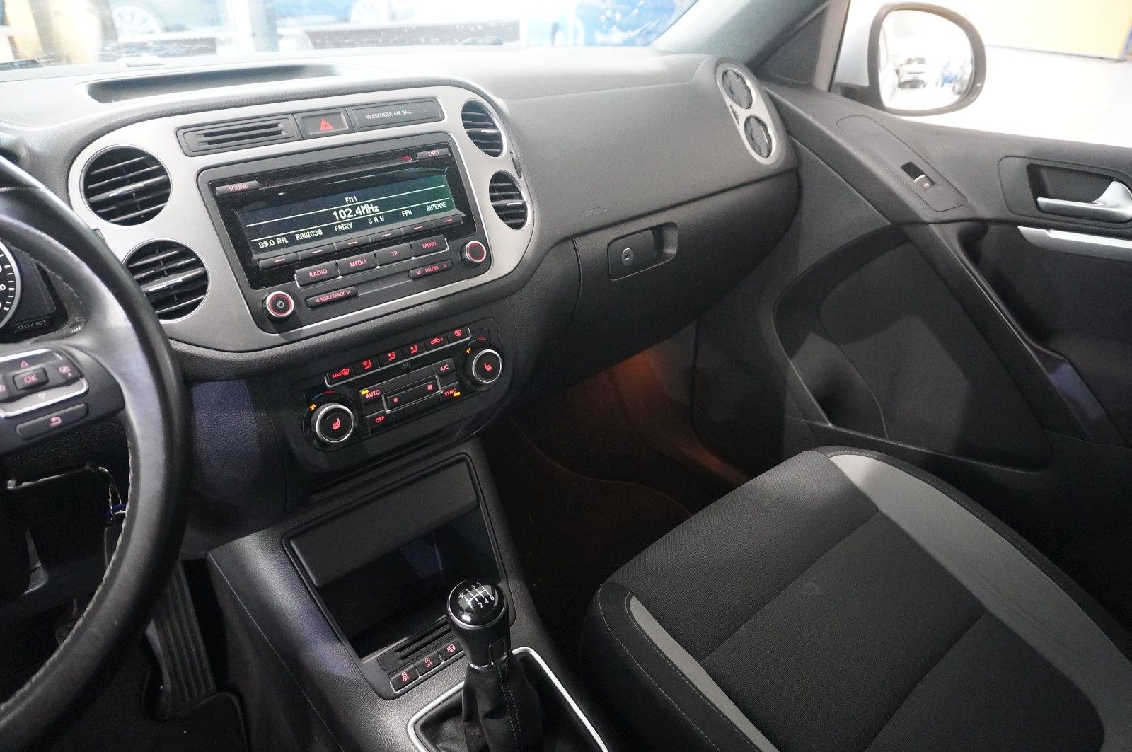 Fahrzeugabbildung Volkswagen Tiguan 2.0D LIFE KLIMA/SHZ/PDC/AUX/NEBEL