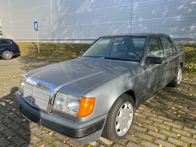 Mercedes-Benz E 230 Limousine Baureihe 124 Automatik