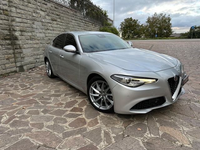 Alfa Romeo Giulia 2.2 Turbodiesel 190 CV AT8 300