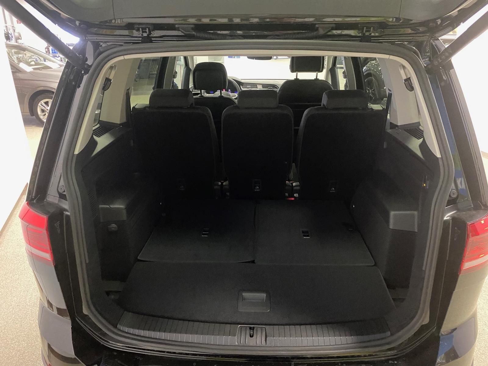 Fahrzeugabbildung Volkswagen Touran 1.5 TSI R-LINE COMFORTLINE DSG+ACC+AHK