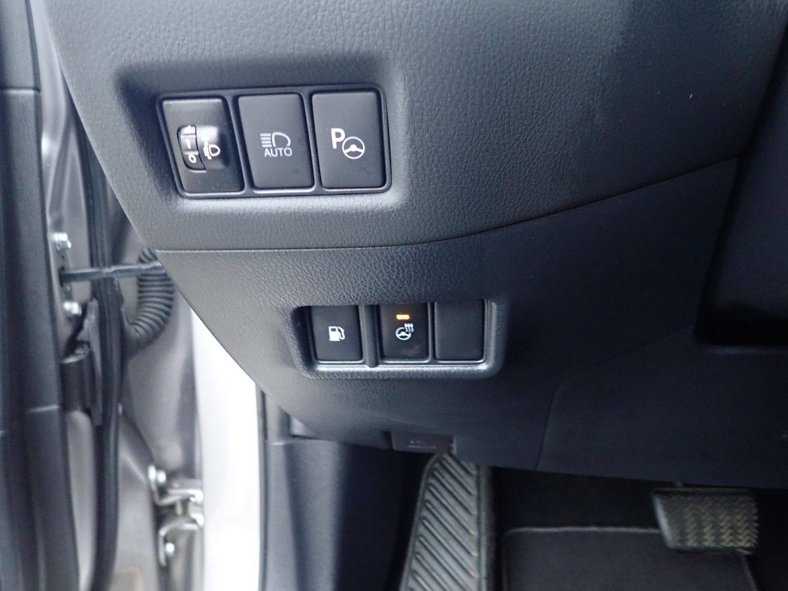 Fahrzeugabbildung Toyota C-HR Hybrid Team D