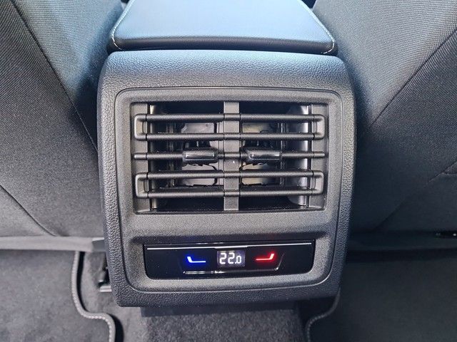 Fahrzeugabbildung Volkswagen Golf VIII TSI Move Kamera Navi LED VC