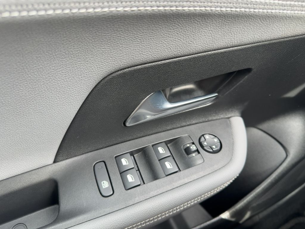 Fahrzeugabbildung Opel Mokka Elegance, NAVI, Apple CarPlay / Android Au