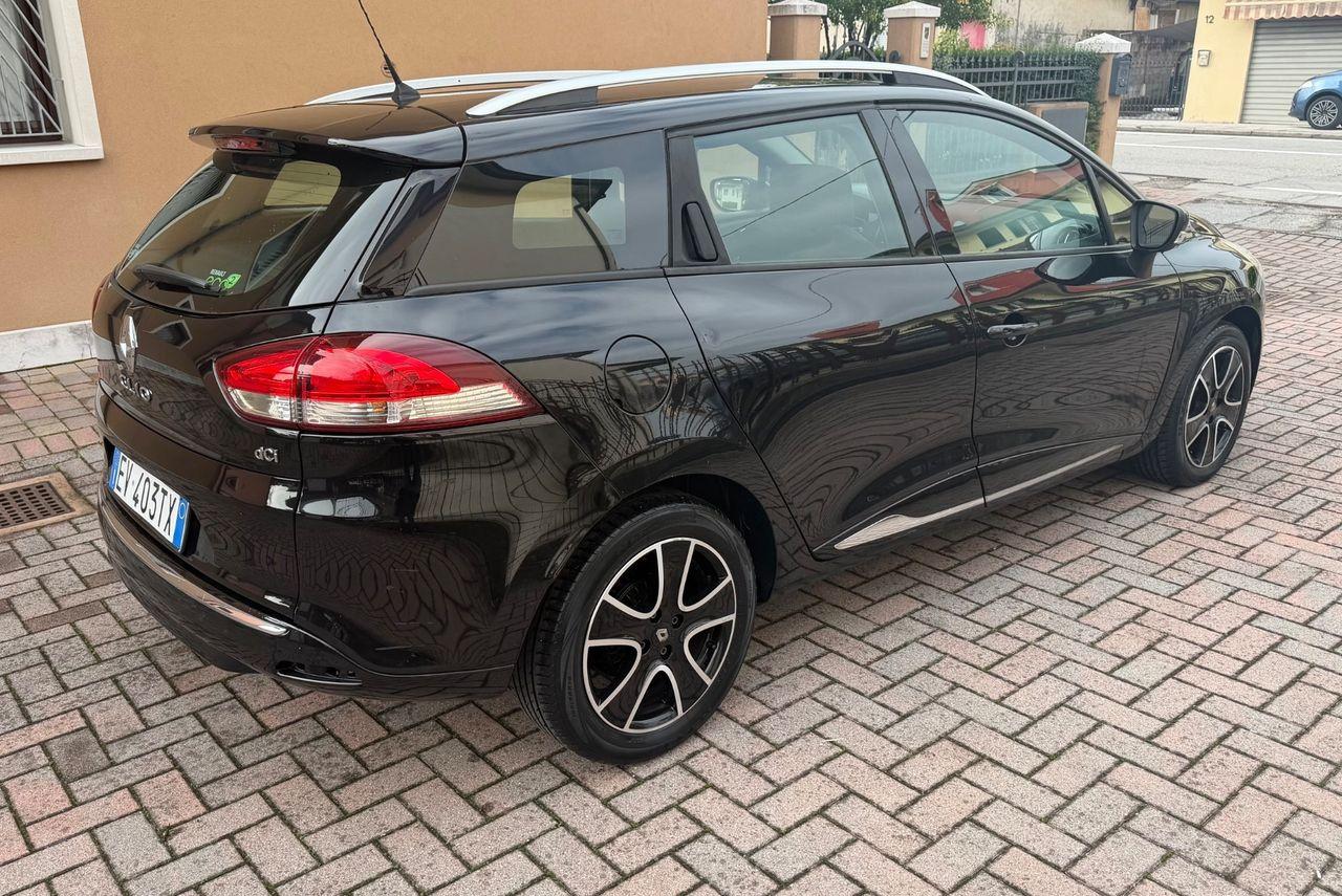 Renault Clio 2014 — вигляд ззаду