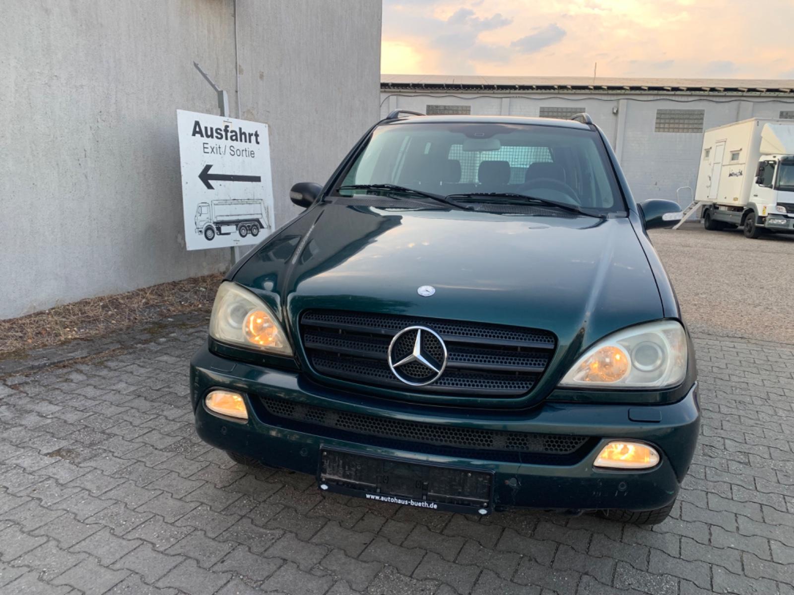Mercedes-Benz ML270 2004 — interior