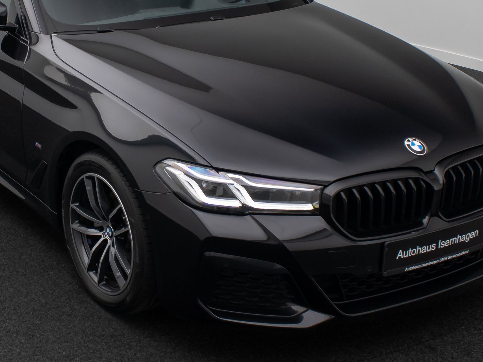 Fahrzeugabbildung BMW 520d xD M Sport DAB Laser HUD AHK Alarm Komfort