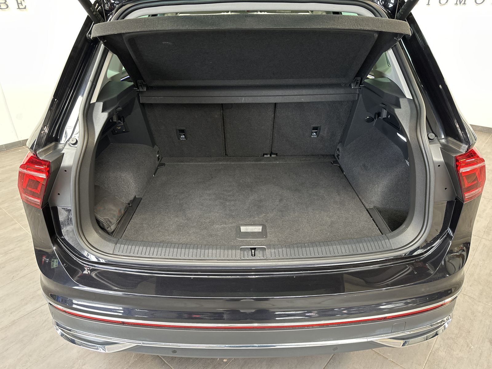 Fahrzeugabbildung Volkswagen Tiguan 2.0 TDI DSG 4M Elegance NAV+LED+ACC+PANO