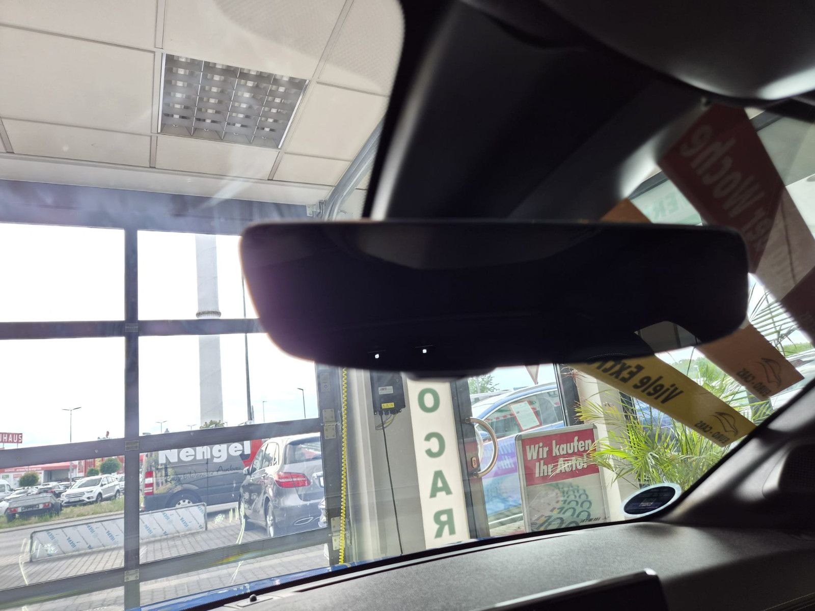 Fahrzeugabbildung Peugeot 208 GT / LED / NAVI / KAMERA / SCHECKHEFT
