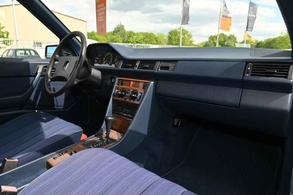 Mercedes-Benz CE 300