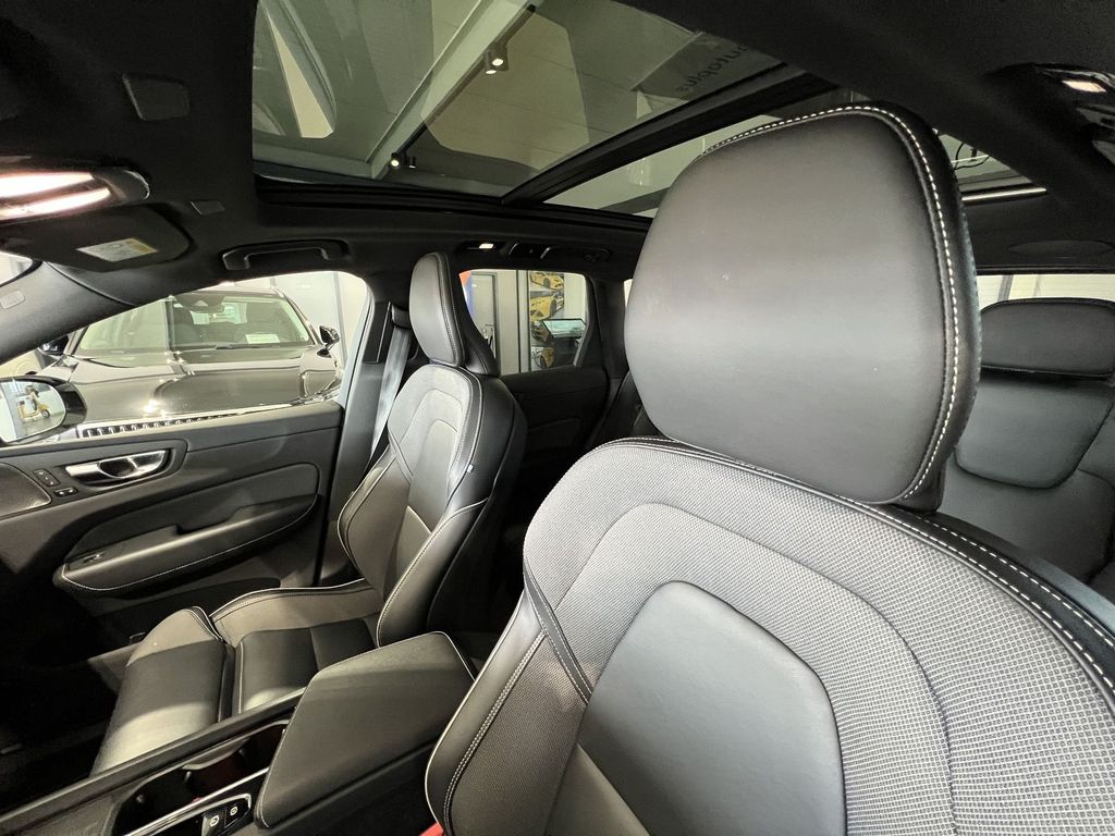 Volvo XC60 T6 R-Design Recharge AWD ACC AHK 360° LED