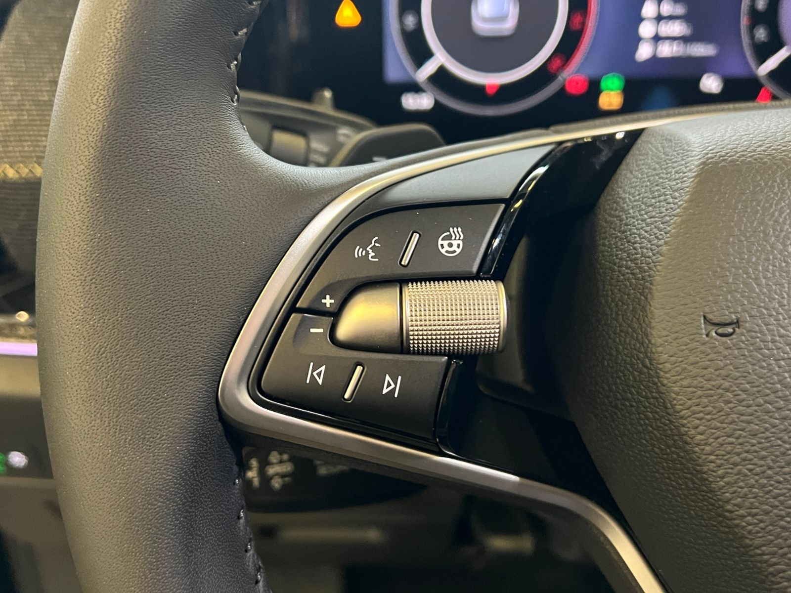 Fahrzeugabbildung SKODA Kodiaq Selection 2.0 TDI DSG *AHK, 7 Sitze, Pano