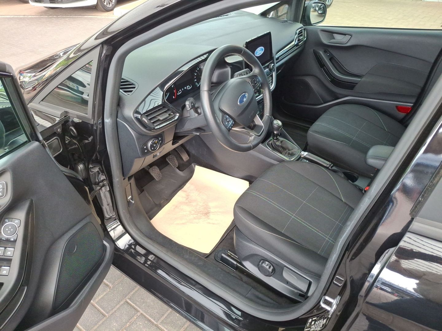 Fahrzeugabbildung Ford Fiesta Cool & Connect 1.0  PPS/NAVI/TEMP/Winterp