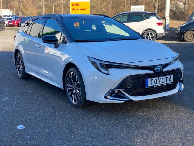 Corolla Touring Sports Black&White