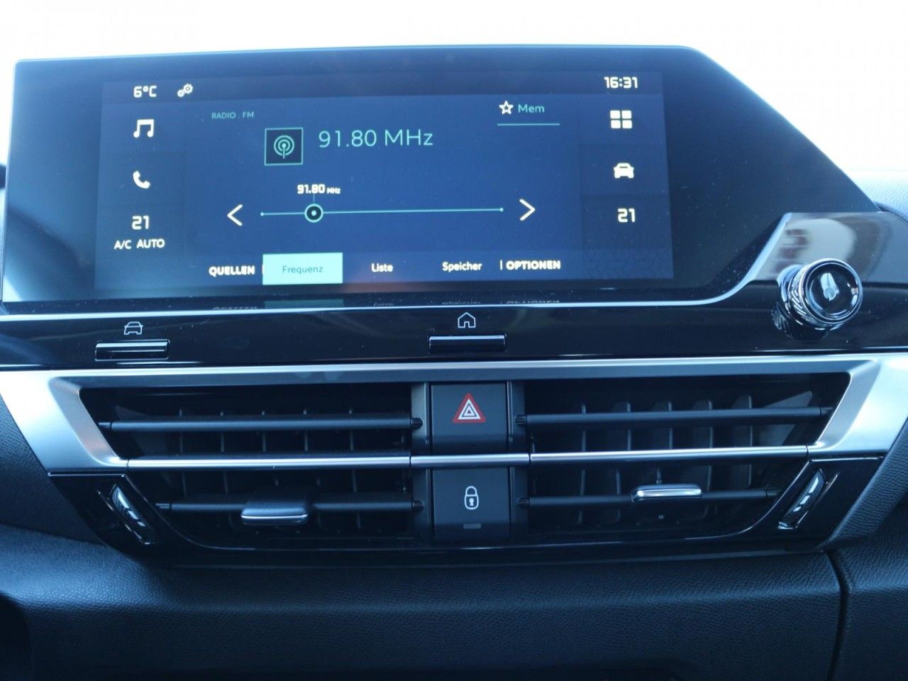 Fahrzeugabbildung Citroën ë-C4 FEEL 136