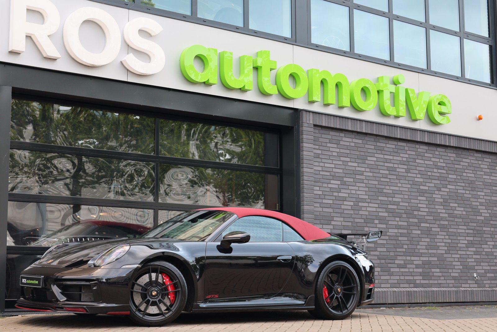 Porsche 911 Carrera 4 GTS Cabriolet