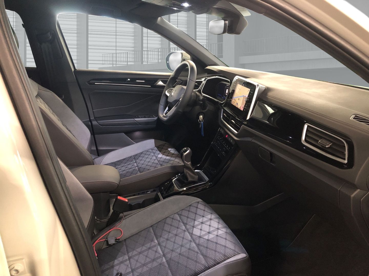 Fahrzeugabbildung Volkswagen T-Roc R-Line 1.0 TSI Sportpaket Navi LED ACC App