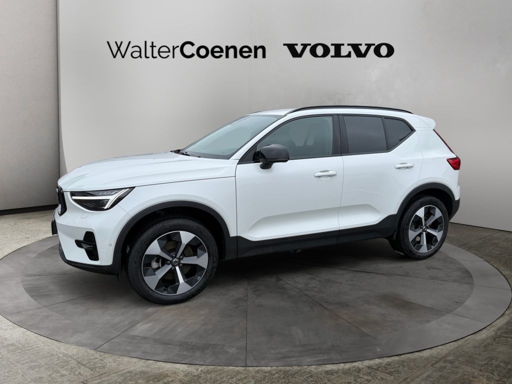 VOLVO XC40 B3 B DKG Plus Dark AHK semi elektr. + 360°