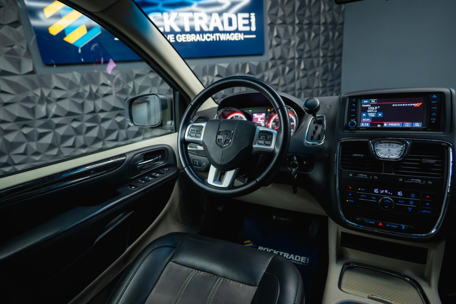 Fahrzeugabbildung Dodge Grand Caravan 3.6 V6 SXT LPG *7 Sitze*TV*Kamera*