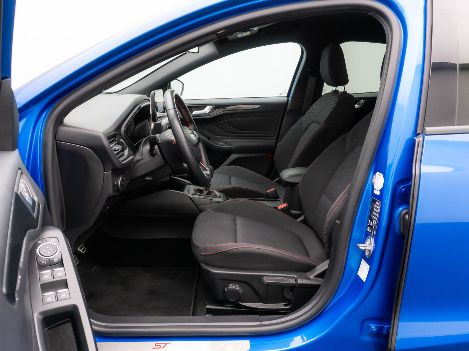Fahrzeugabbildung Ford Focus ST-Line Kamera ACC LED Komfort HiFi Sport