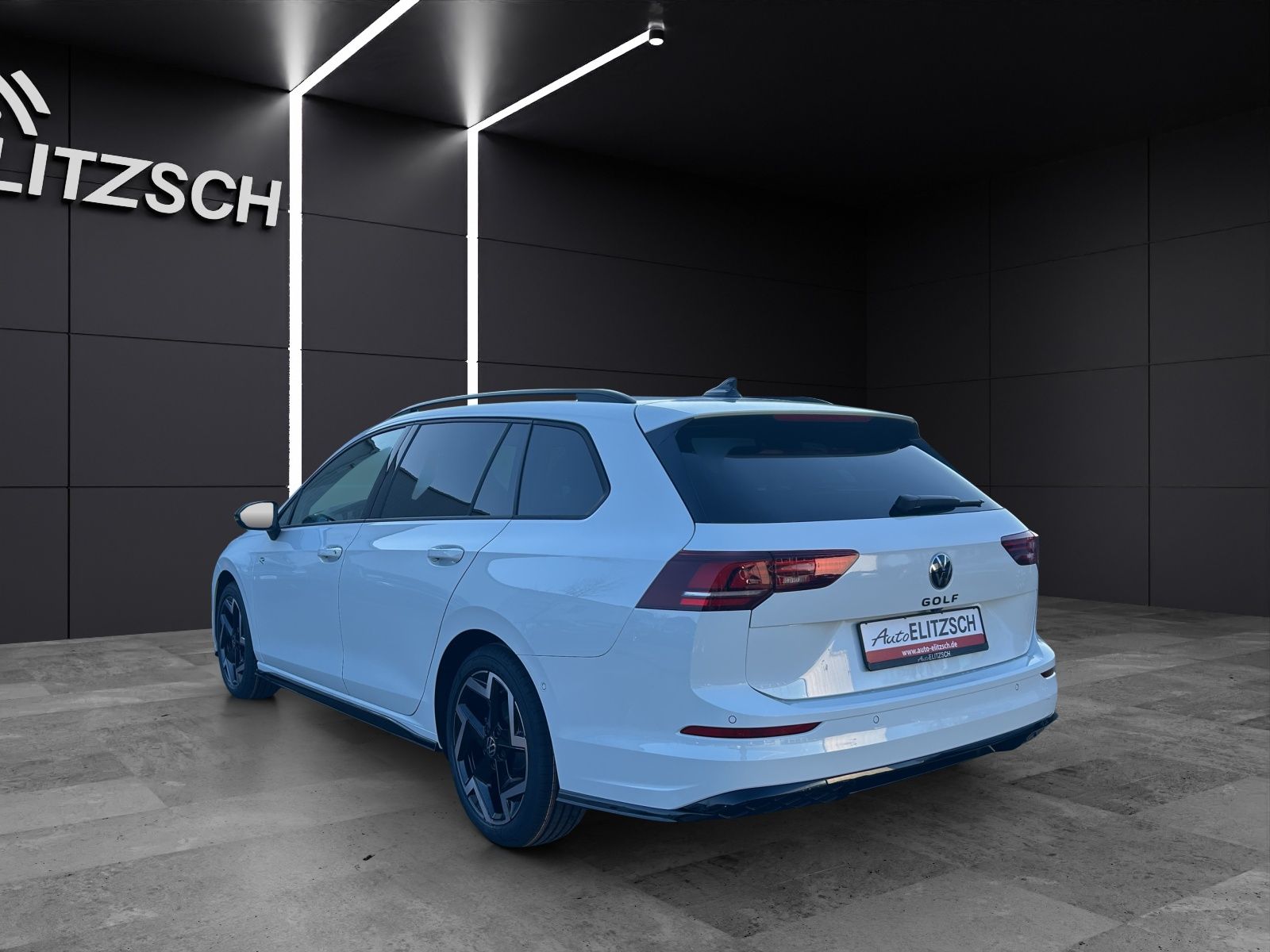 Fahrzeugabbildung Volkswagen Golf VIII Variant R-Line eTSI DSG LED+ ACC AHK S