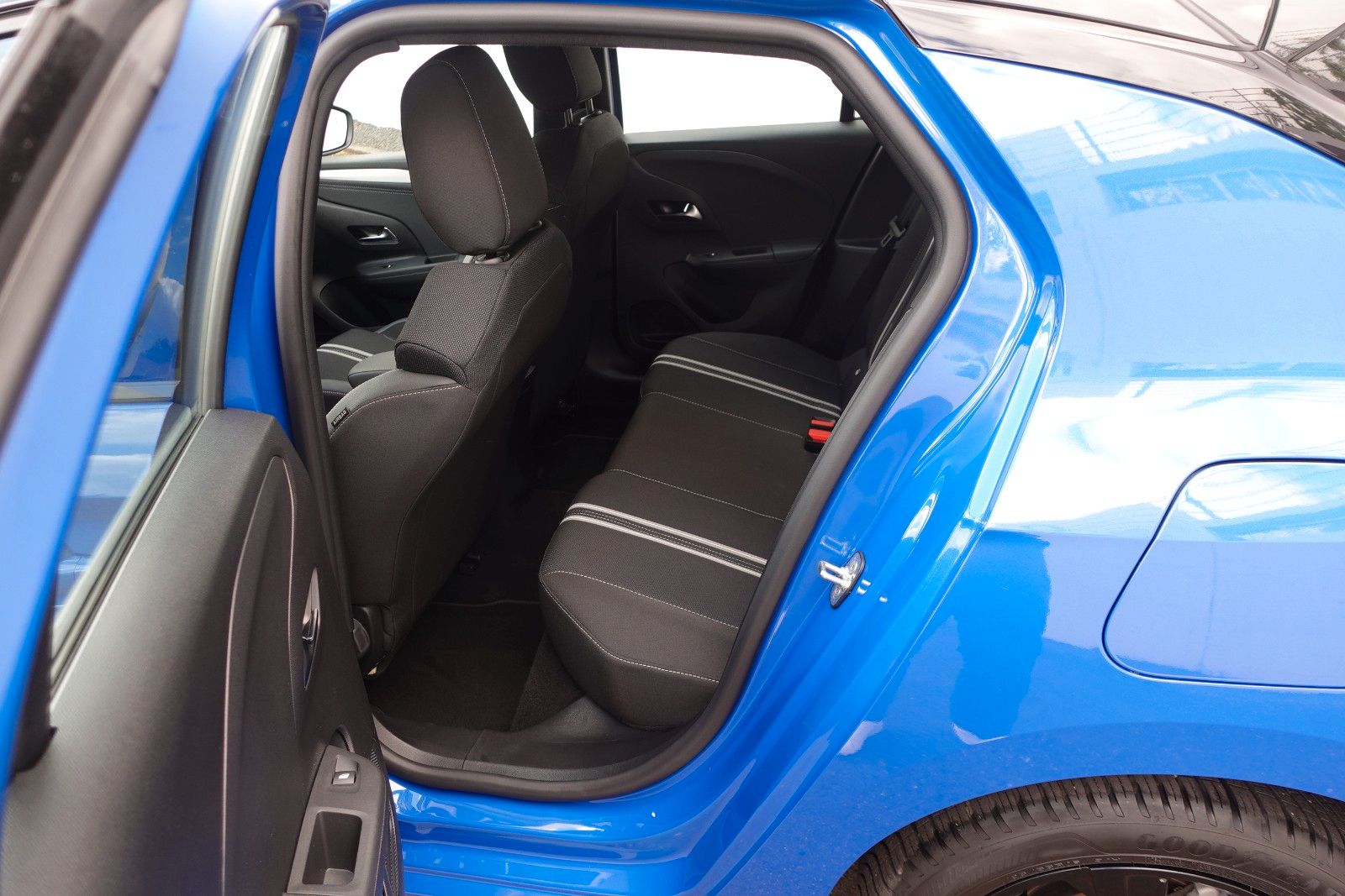 Fahrzeugabbildung Opel Corsa GS 1.2T,MatrixLED,Kamera,Sitzhzg,Allwetter