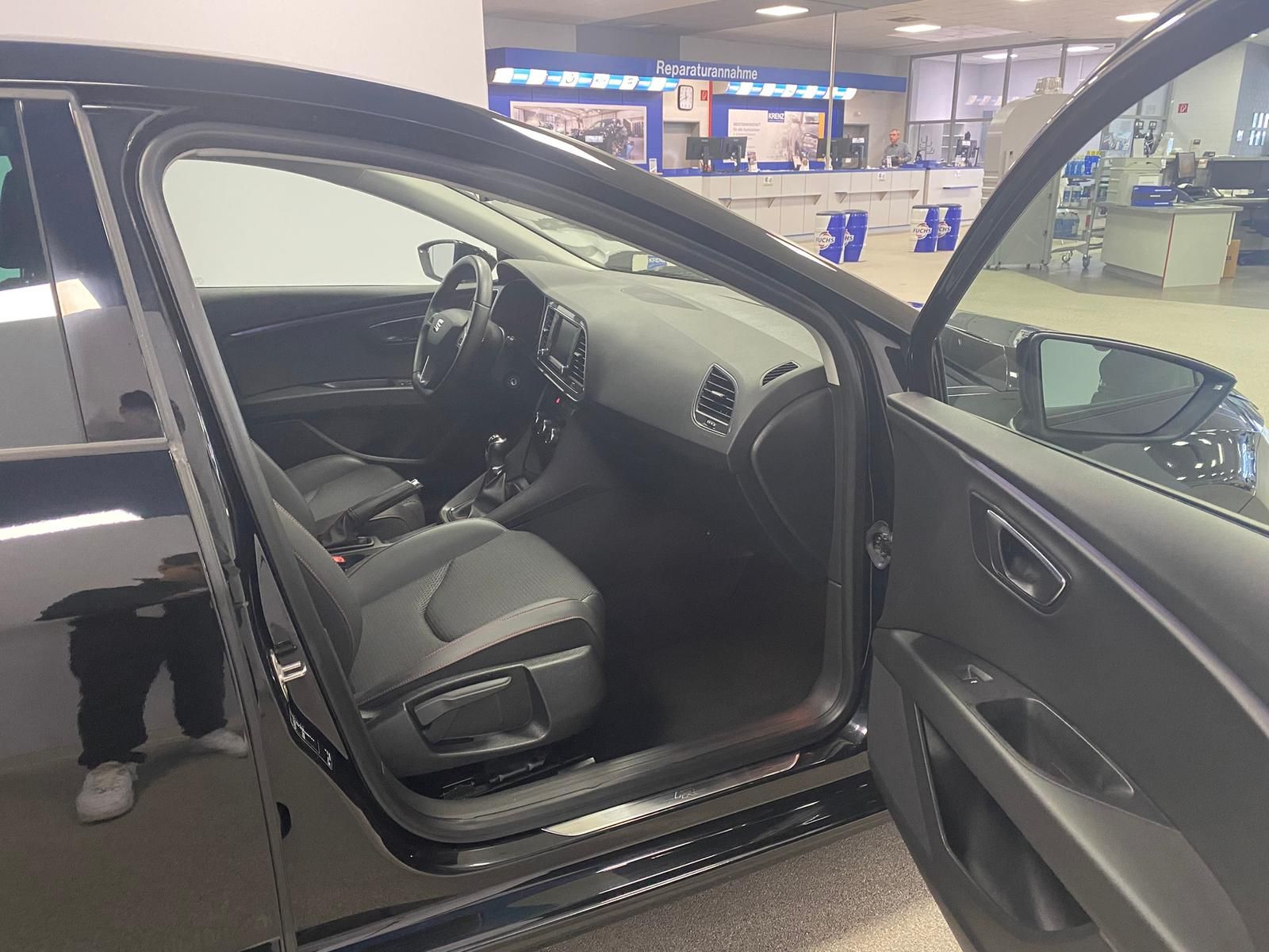 Fahrzeugabbildung SEAT Leon FR 2.0 TDI 184PS+APP+19"+NAVI+SHZ+LED+PDC++